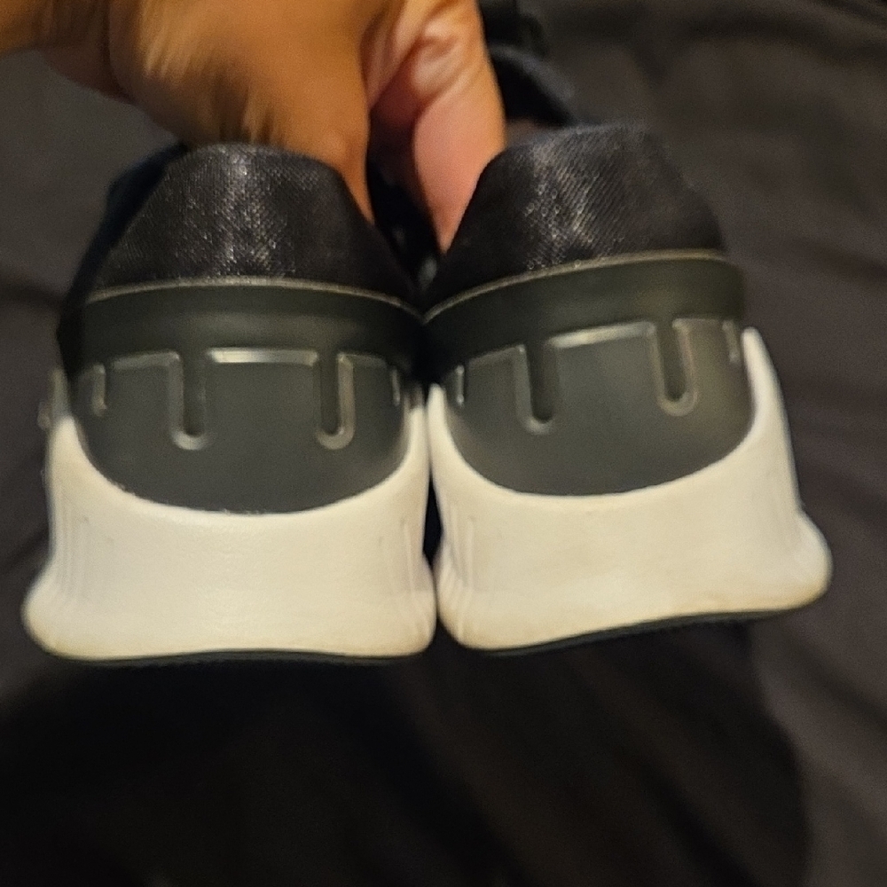 Nike Black and White Athletic Shoes - Picture 2 of 4